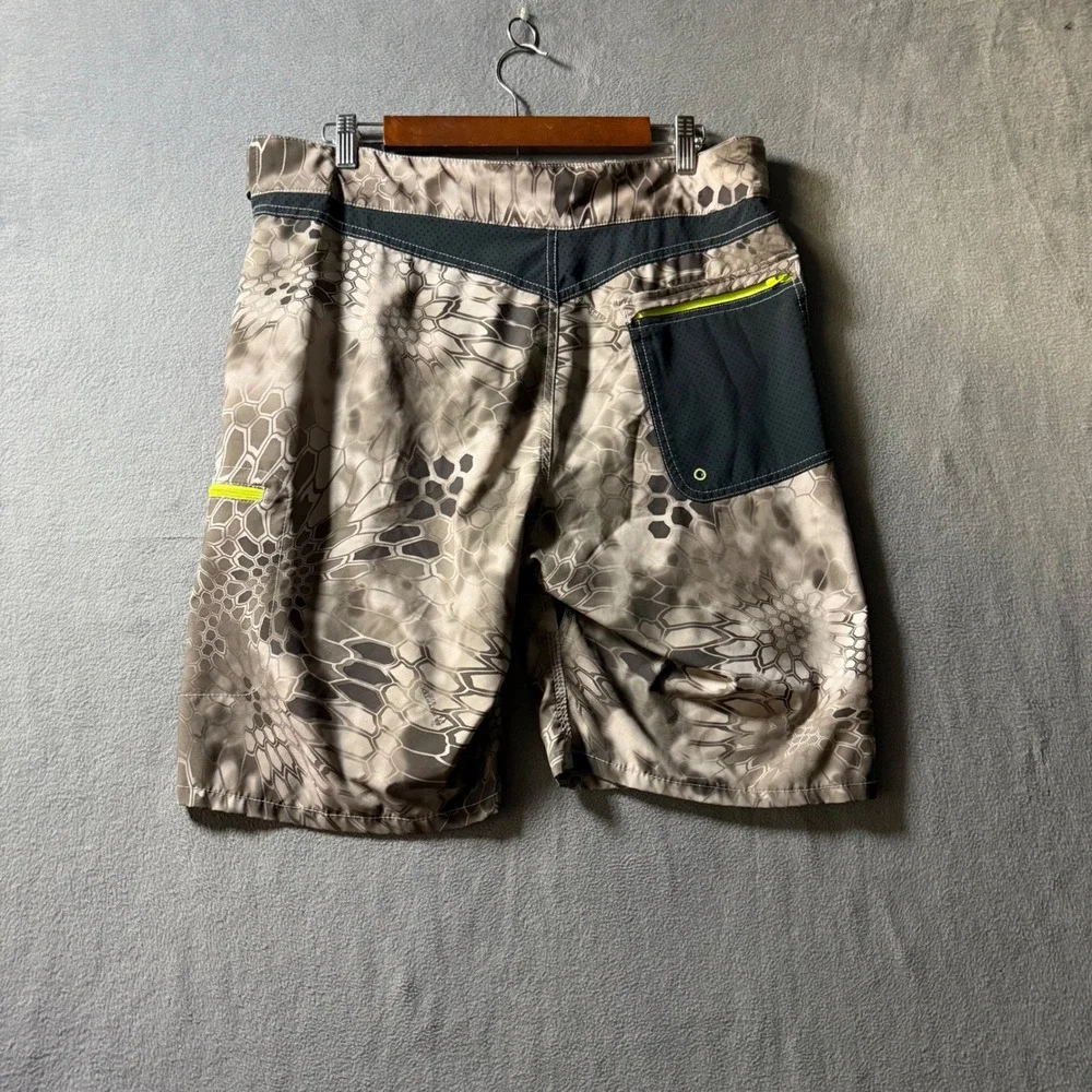 Huk Fishing Mens Kryptek Camo Board Shorts Brown Neon Green Size 36-38